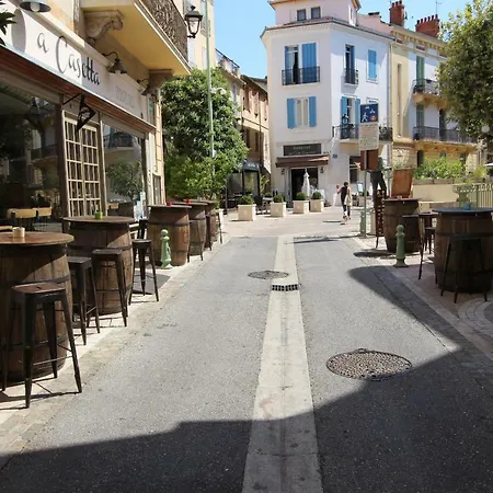Atypical In The Old Town * Le Cannet